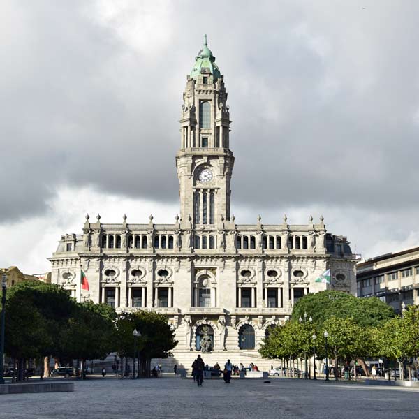 Ratusz w Porto został wybudowany 