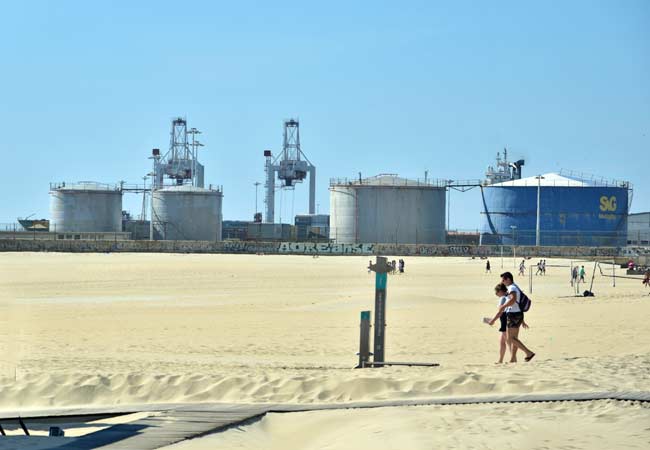 Praia de Matosinhos docks