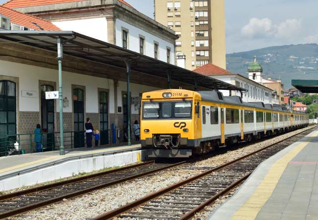 Linha do Douro train