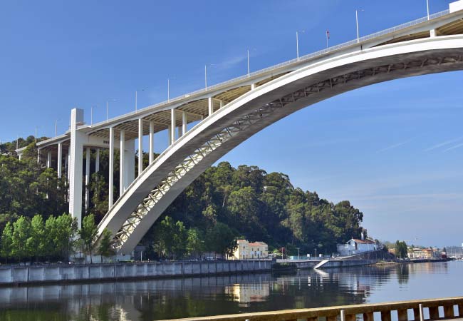 Ponte Arrábida bridge