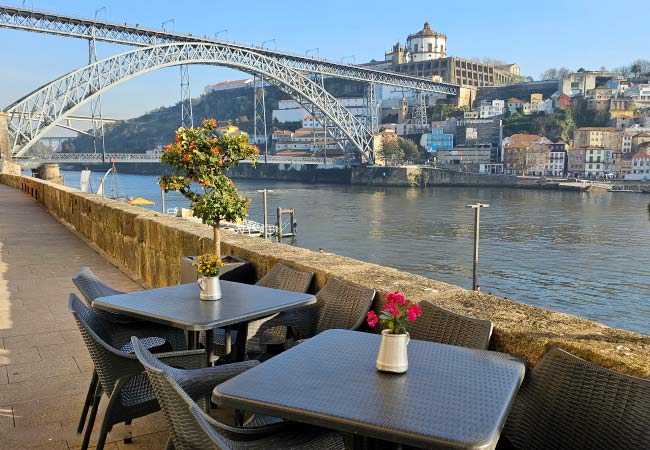 Una cena romántica con vistas al  Ponte Luís I