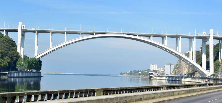 Ponte Arrábida bridge porto