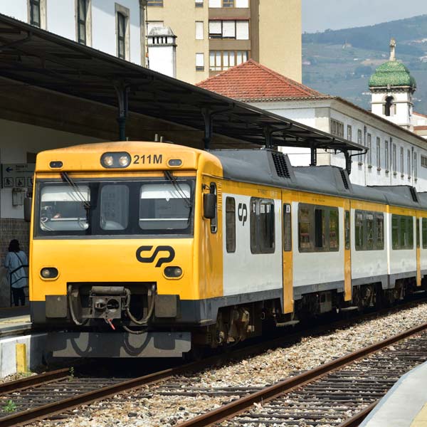 Linha do Douro treno