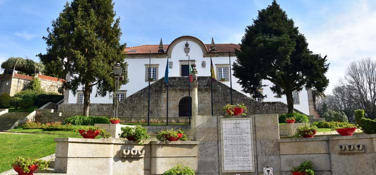 Le Câmara Municipal de Ponte de Lima