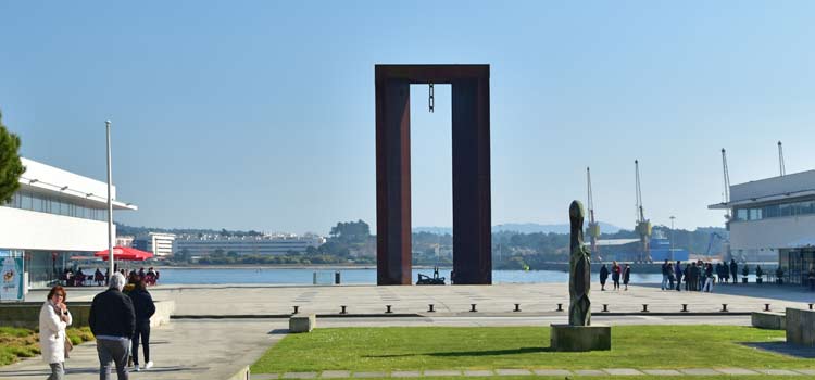 Monumento ao 25 de Abr Viana do Castel